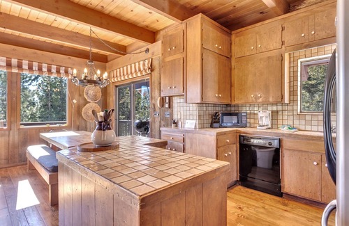 Bear Valley Casa | Overlooking Beautiful Bear Lake VH#318 by Bear Valley Vacation Rentals