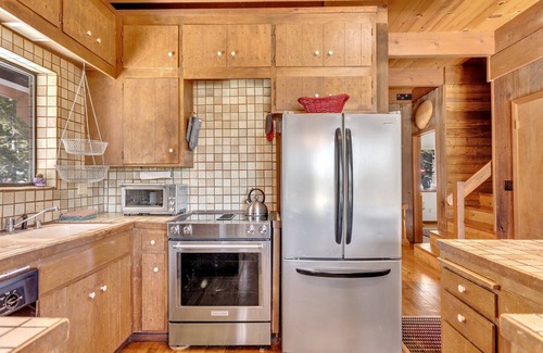 Bear Valley Casa | Overlooking Beautiful Bear Lake VH#318 by Bear Valley Vacation Rentals