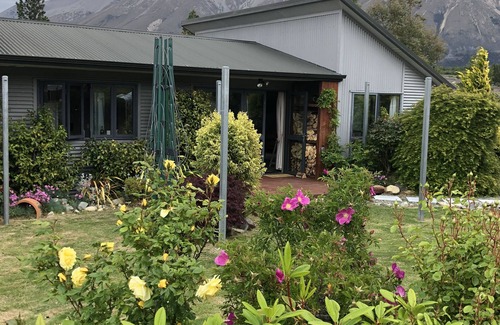 Ohau Casa | Cabaña con raquetas de nieve con vistas al hermoso lago Middelton y fácil paseo al lago Ohau