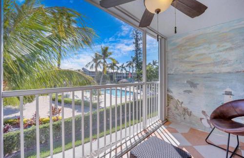 Key Largo Casa | Overlooking Lagoon and Pool-Free Golf Cart-Kayaks