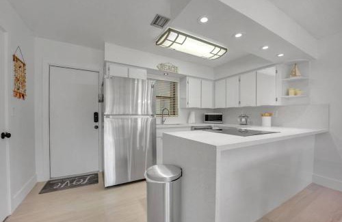 Key Largo Casa | Overlooking Lagoon and Pool-Free Golf Cart-Kayaks
