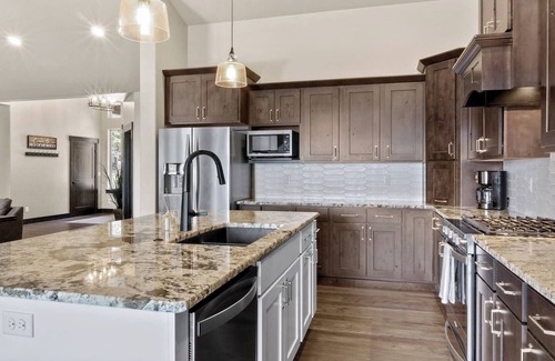 Coeur d'Alene Casa | Overlooking Lake View | 3 BR+Game Room | 12 guests