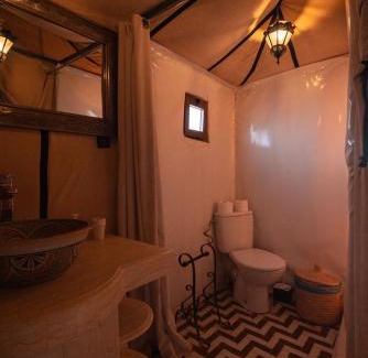 Merzouga Otro | Overnight Luxury Camp jeep camel