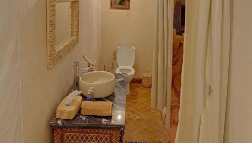 Merzouga Otro | Overnight Luxury Camp jeep camel
