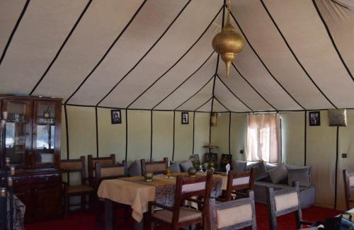 Merzouga Otro | Overnight Luxury Camp jeep camel