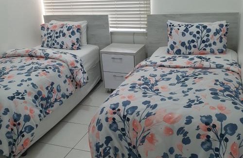 Berea Apartamento | Overport Durban Halaal Accommodation 2V "No Alcohol Strictly Halaal No Parties" Entire Luxury Apartment, 2 Bedroom, 4 Sleeper, Self Catering, 300m from Musjid Al Hilaal