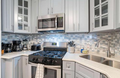Atlantic City Apartamento | Oversized Family Beach Block Duplex with Game Room