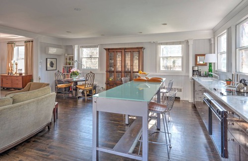 Bridgehampton Casa | Oversized Rooms, Outdoor Living Spaces, Close to Ocean