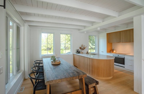Huberdeau Chalet De Esquí | ōVive–Vista Impresionante al Río, Diseño, Jacuzzi, Tremblant