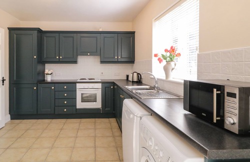 Ardara Cabaña | OWEN TUCKER VIEW HOUSE, pet friendly in Ardara, County Donegal