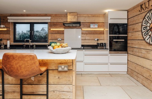 Cuddesdon Casa | Owl Barn - Ski Chalet Style