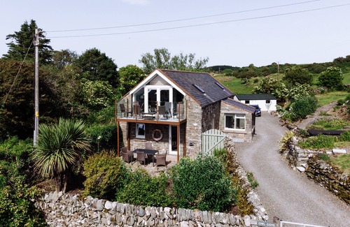 Castle Douglas Cabaña | Owl Cote - a cottage that sleeps 5 guests in 3 bedrooms