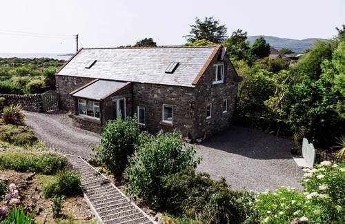 Castle Douglas Cabaña | Owl Cote - a cottage that sleeps 5 guests in 3 bedrooms