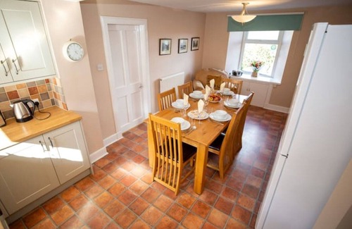 Jedburgh Cabaña | Owl Cottage, in Rural Farm Location with Games Room