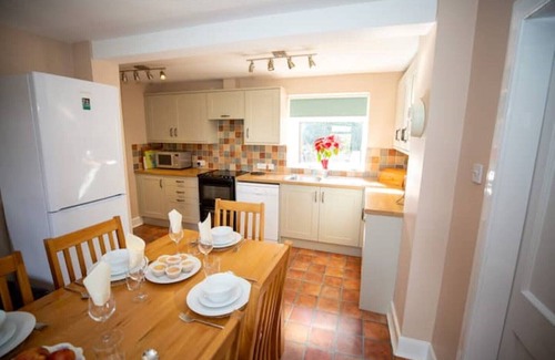 Jedburgh Cabaña | Owl Cottage, in Rural Farm Location with Games Room