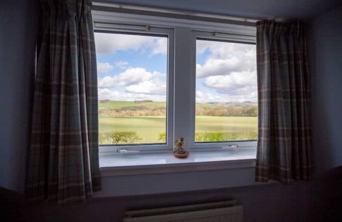 Jedburgh Cabaña | Owl Cottage, in Rural Farm Location with Games Room