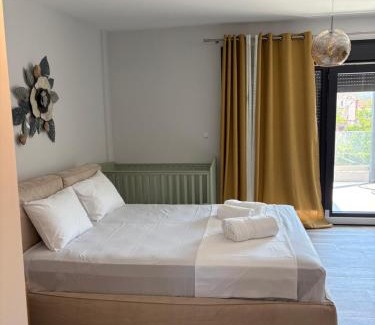 Nea Iraklitsa Apartamento | owl house