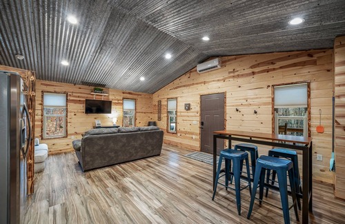 Fort Payne Cabina | Owl's Nest: cozy getaway w/hot tub & fire pit