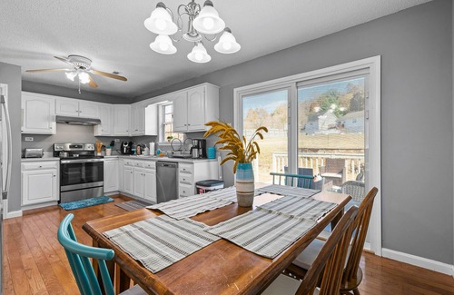 Collegedale Casa | Owl's Nest: Modern Cottage, Spacious Yard