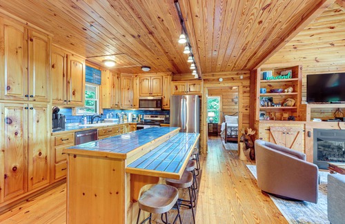 Ranger Cabina | 'Owl's Nest' Pet-Friendly Cabin w/ Private Hot Tub