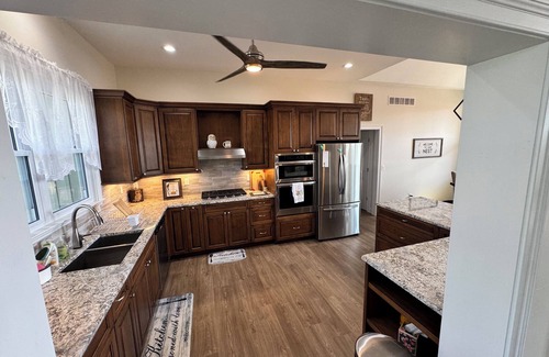 De Mossville Casa | Owl's Nest Retreat: Sleeps 20, Kentucky Hilltop w/Hot Tub and lots of room!
