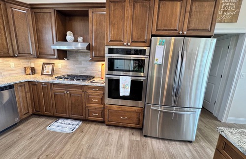 De Mossville Casa | Owl's Nest Retreat: Sleeps 20, Kentucky Hilltop w/Hot Tub and lots of room!