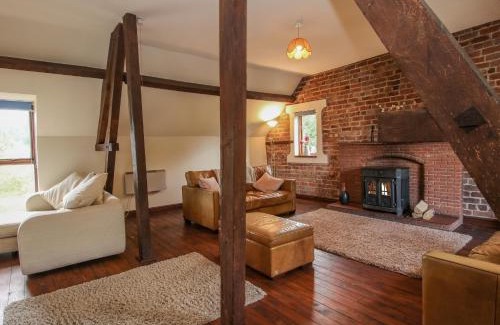 Hyssington Casa | Owlbury Hall Barn
