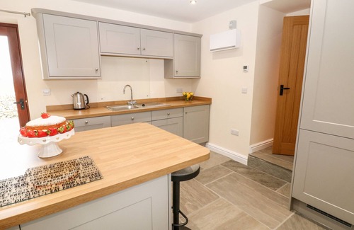 Alstonfield Cabaña | OWLS BARN, family friendly, character holiday cottage in Hartington