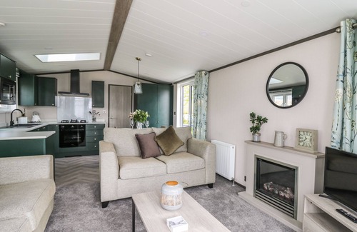 Trefeglwys Cabaña | OWLS MEADOW, romantic, character holiday cottage in Trefeglwys