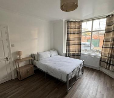 West Ham Casa | Oxborne Rooms UK - Gardner