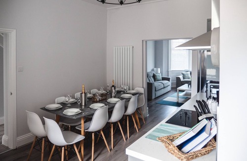 Llandudno Cabaña | OXFORD HOUSE, family friendly, luxury holiday cottage in Llandudno