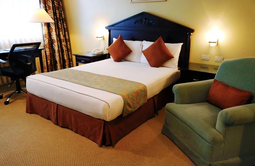 Downtown Hotel | Oxford Suites Makati
