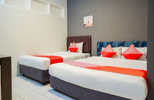 Gambir Hotel | OYO 1111 Pasar Baru Inn