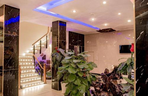 Dich Vong Hotel | OYO 1143 Thu Giang Hotel