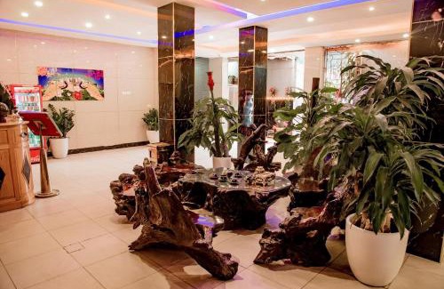 Dich Vong Hotel | OYO 1143 Thu Giang Hotel