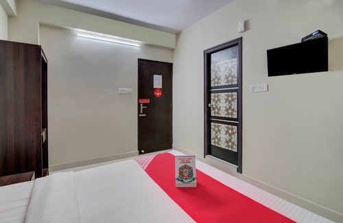 BTM Layout Hotel | OYO 11916 Varcity Plaza