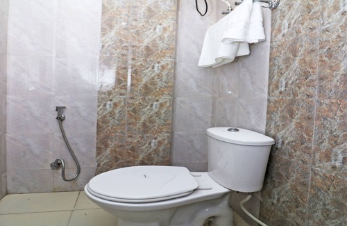 Wai Hotel | OYO 13902 Orient Bay Inn