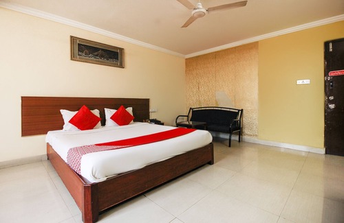 Hyderabad Hotel | OYO 15140 Hotel Priya Residency
