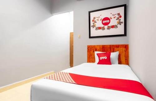 Medan Hotel | OYO 1668 Yvel Homestay Syariah