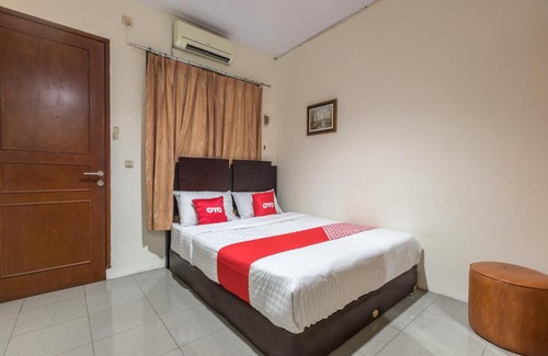 Jakarta Hotel | OYO 1672 Wisma Barkah