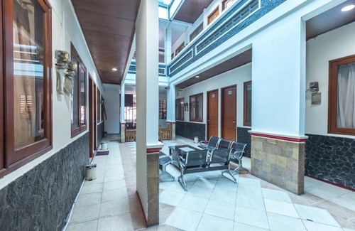 Jakarta Hotel | OYO 1672 Wisma Barkah