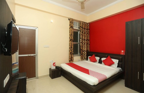 Kalyanpur Hotel | OYO 17204 Vrindawan Galaxy