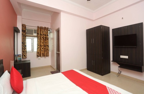 Kalyanpur Hotel | OYO 17204 Vrindawan Galaxy