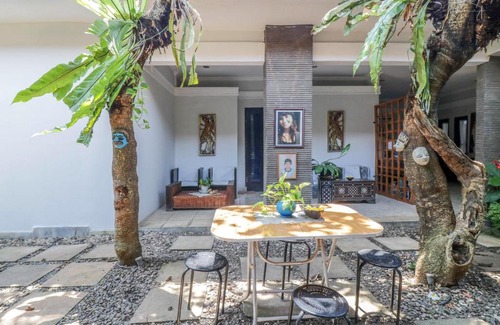 Mataram Hotel | OYO 1757 Villa Dende