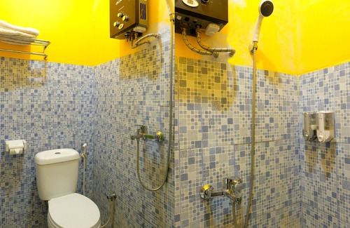 Tanjung Pandan Hotel | OYO 1853 Guest House D'makmoer