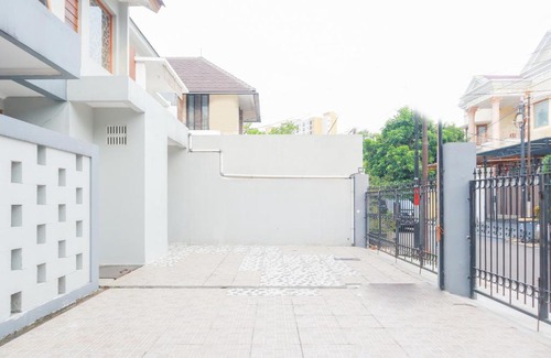 Melawai Hotel | OYO 2196 Ss Homes