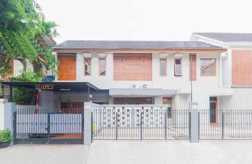 Melawai Hotel | OYO 2196 Ss Homes