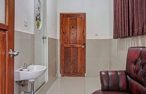 Sukabumi Hotel | OYO 2226 Nurmega Jaya