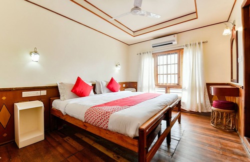 Ambalapuzha Alquiler De Eote | OYO 23047 Rkv Golden Petal Houseboat 3 Bhk