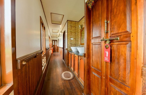 Ambalapuzha Alquiler De Eote | OYO 23047 Rkv Golden Petal Houseboat 3 Bhk